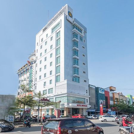 Oyo 1114 Hotel Denpasar Makassar Bagian luar foto