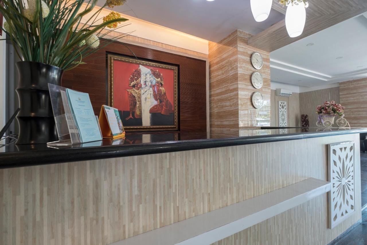 Oyo 1114 Hotel Denpasar Makassar Bagian luar foto