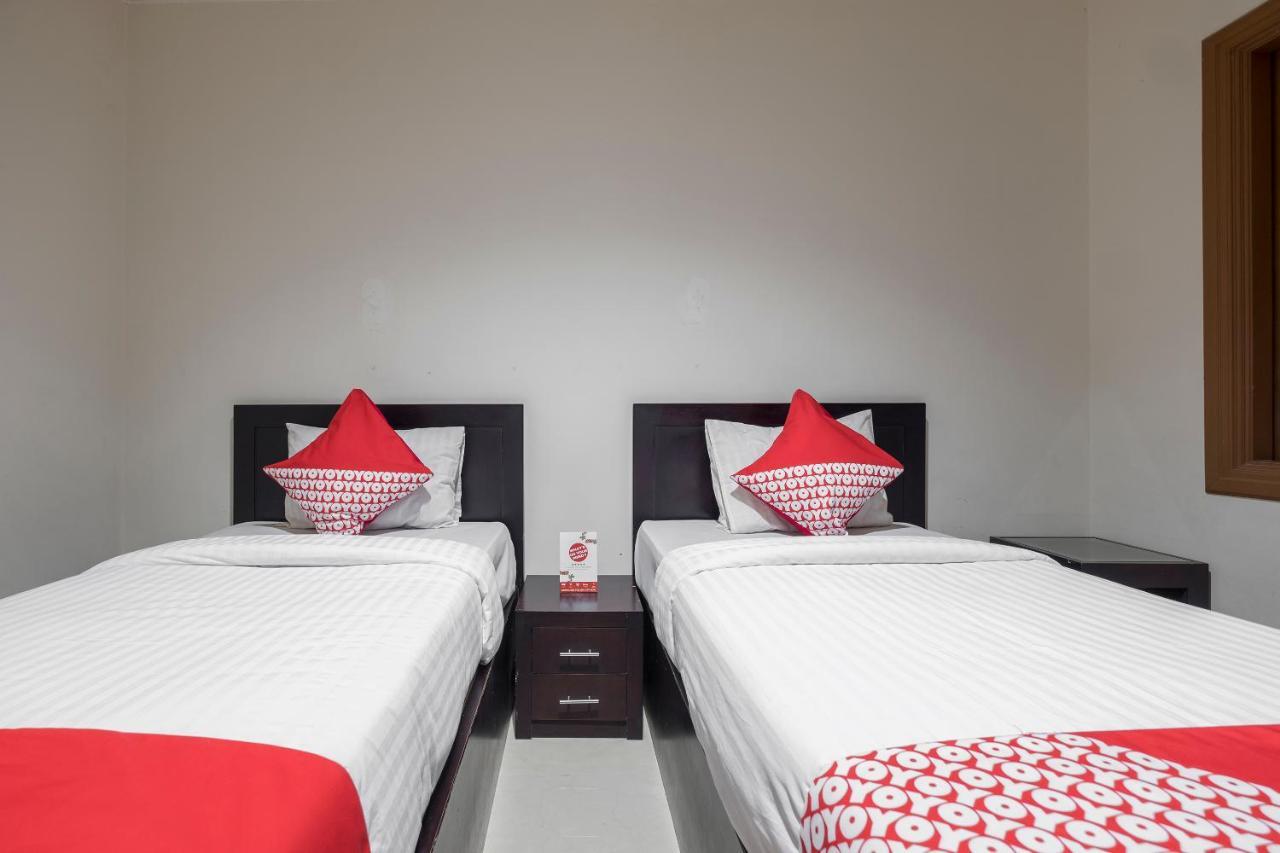 Oyo 1114 Hotel Denpasar Makassar Bagian luar foto