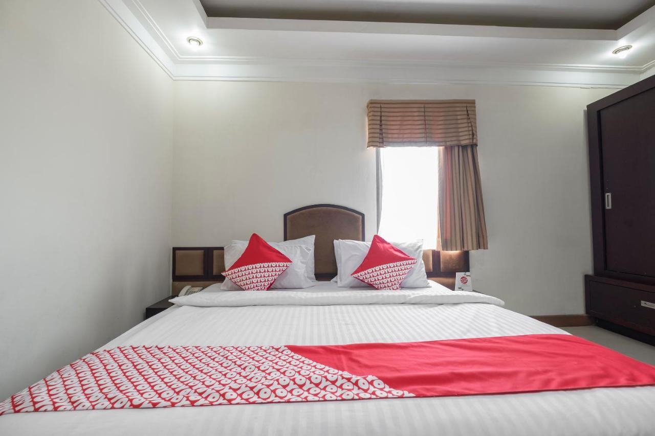 Oyo 1114 Hotel Denpasar Makassar Bagian luar foto