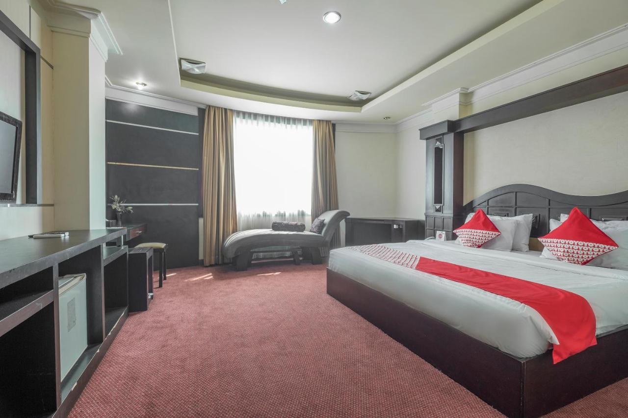 Oyo 1114 Hotel Denpasar Makassar Bagian luar foto