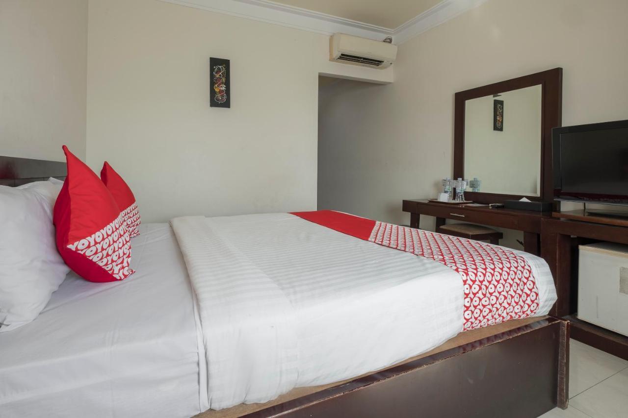 Oyo 1114 Hotel Denpasar Makassar Bagian luar foto