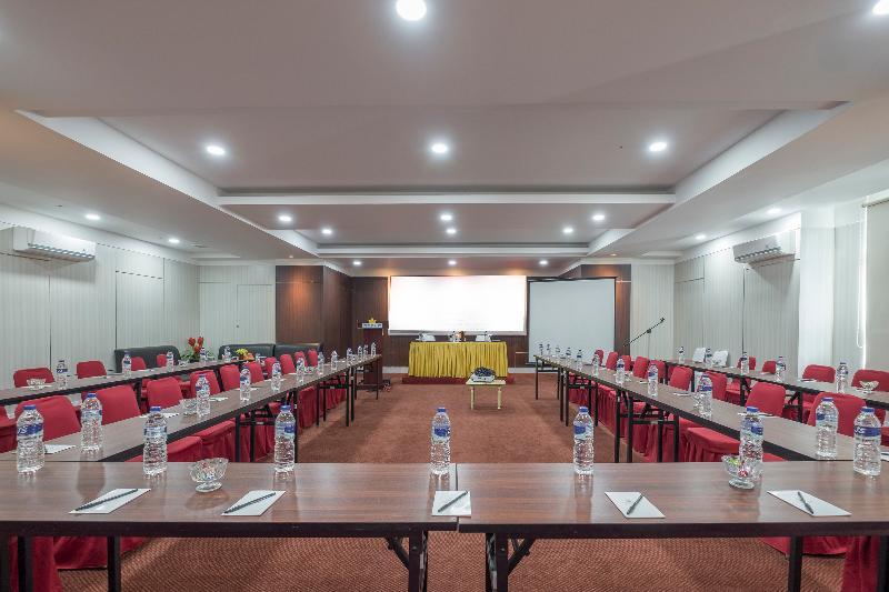 Oyo 1114 Hotel Denpasar Makassar Bagian luar foto