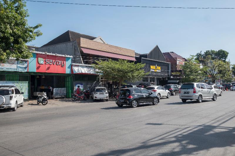 Oyo 1114 Hotel Denpasar Makassar Bagian luar foto