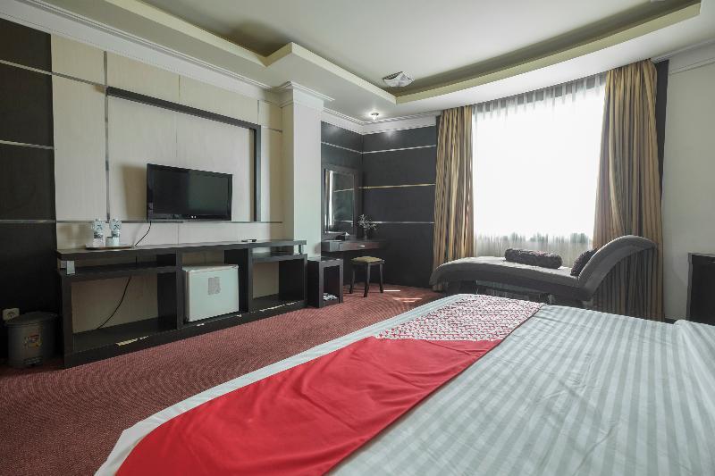 Oyo 1114 Hotel Denpasar Makassar Bagian luar foto
